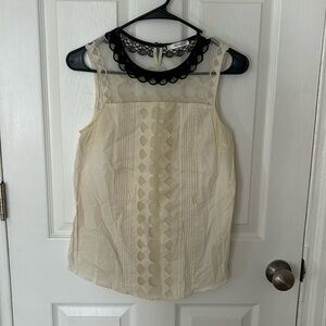 Cream lacy blouse with black collar — Esley